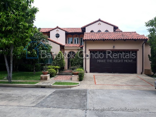 Single House for Rent in Bangna.